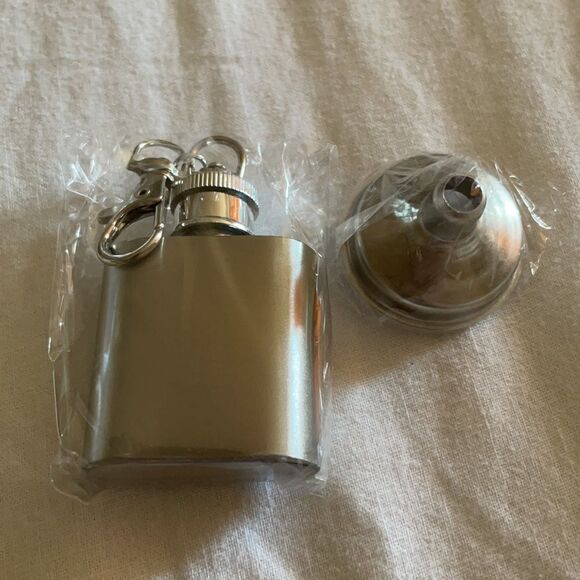 ( Flask) MINI KEY CHAIN FLASK - Picture 6 of 6